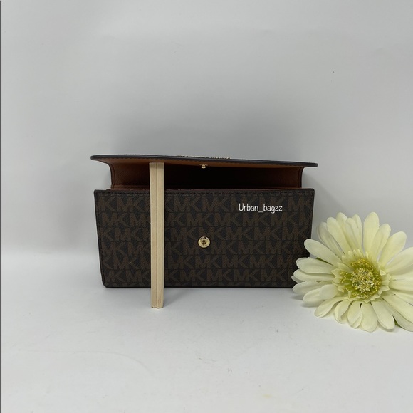 Michael Kors JST Large Trifold Wallet - Picture 7 of 10